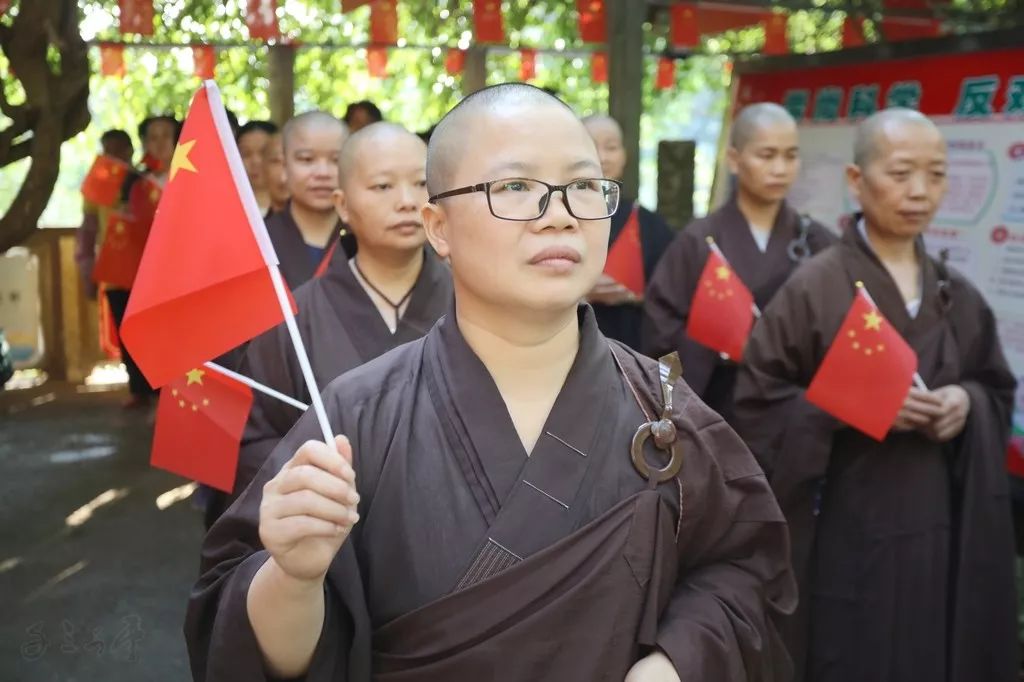 桂平市佛教协会举行升国旗仪式  共迎70华诞