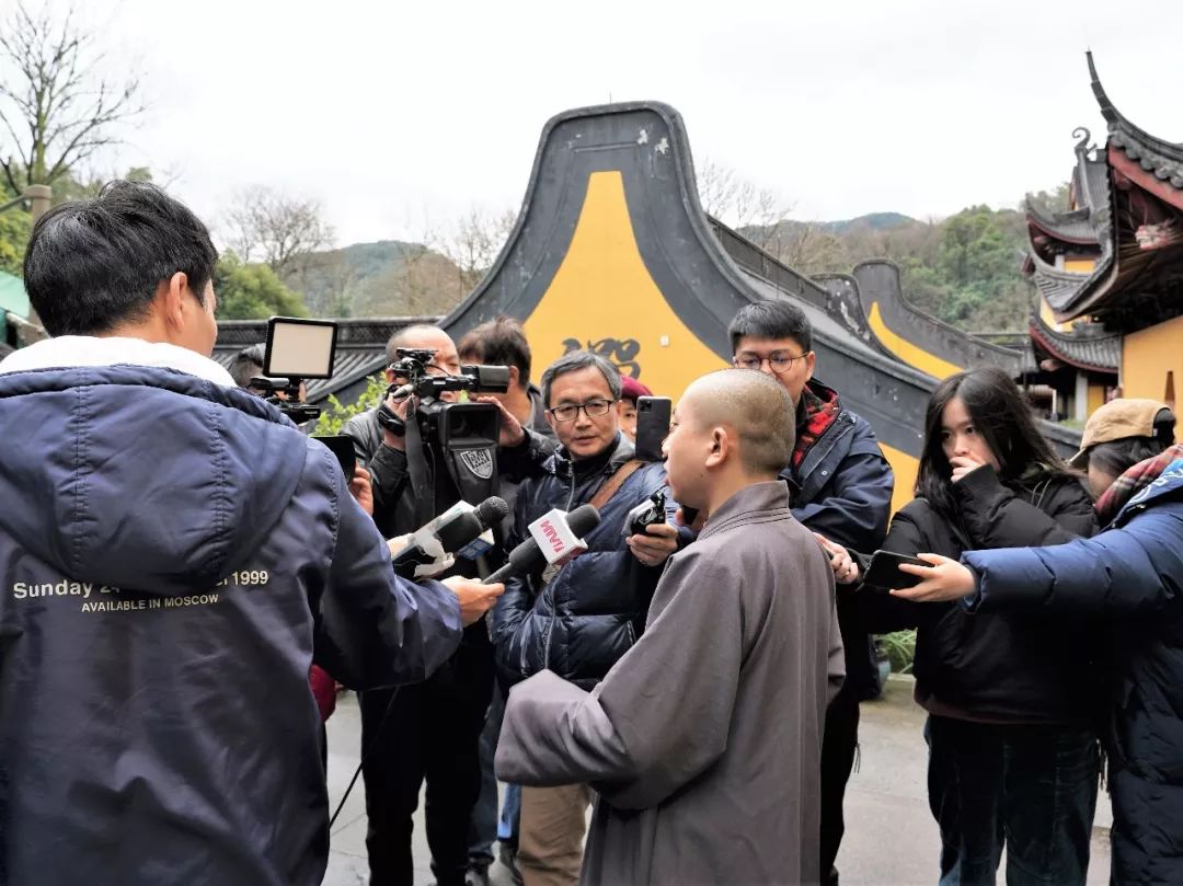 暖动全城！灵隐寺腊八粥开锅熬制 300多家机构一起公益发送