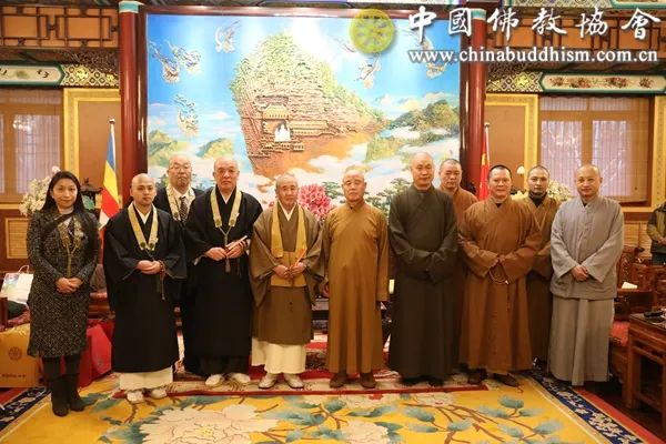 演觉副会长会见日本净土宗福原隆善长老一行