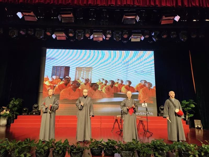 鸡鸣动态│大众同欢迎新岁  金鼠吐宝佑祥年——我寺举行“2020年辞旧迎新祈福会”