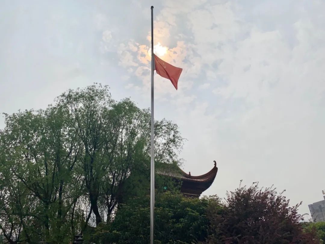 清明祭 | 全国哀悼日 各地寺院响应国家号召下半旗志哀