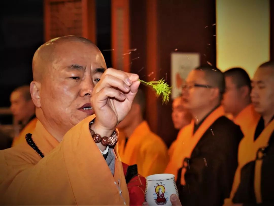 暖动全城！灵隐寺腊八粥开锅熬制 300多家机构一起公益发送