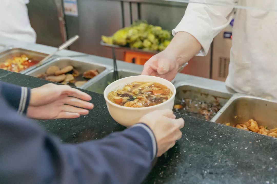 重阳赠面丨礼佛祈福后，为您送上这碗代表吉祥的爱心长寿面