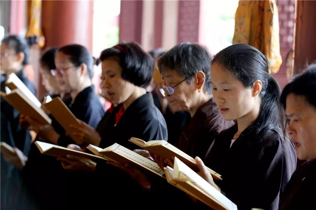 深圳弘法寺升国旗仪式：歌唱我们的祖国，感恩伟大的时代