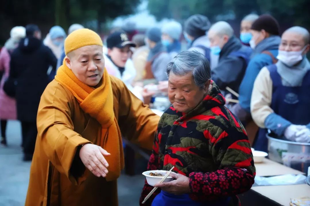 佛粥暖人心,佛爱暖天下——四川尼众佛学院祝您腊八安康