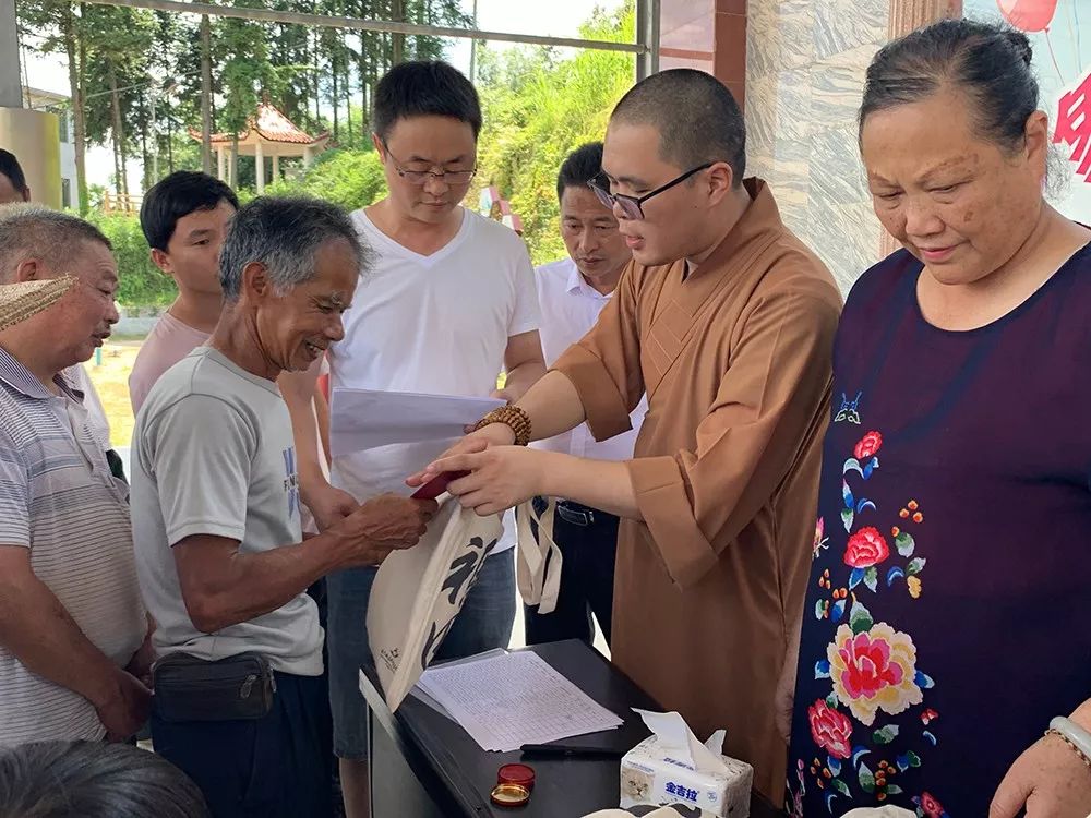 “不忘初心，牢记使命”助力革命老区两天三地的扶贫义诊顺利开展