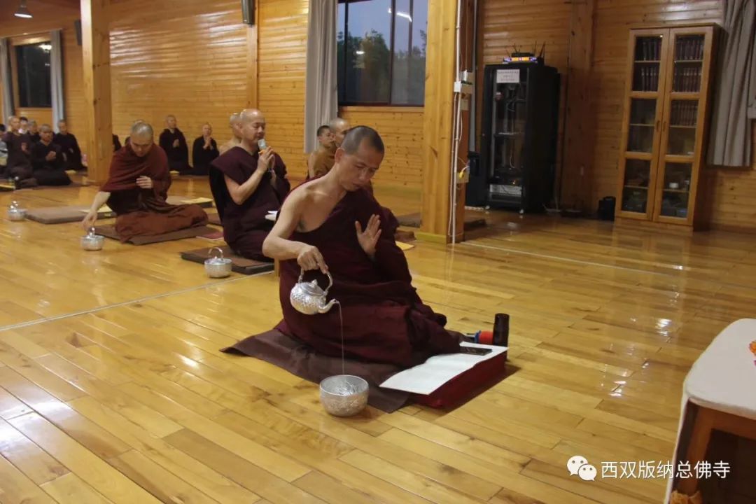 向英雄致敬—云南省西双版纳州佛教界虔诚诵经祈福 深切悼念抗击新冠肺炎疫情牺牲烈士和逝世同胞