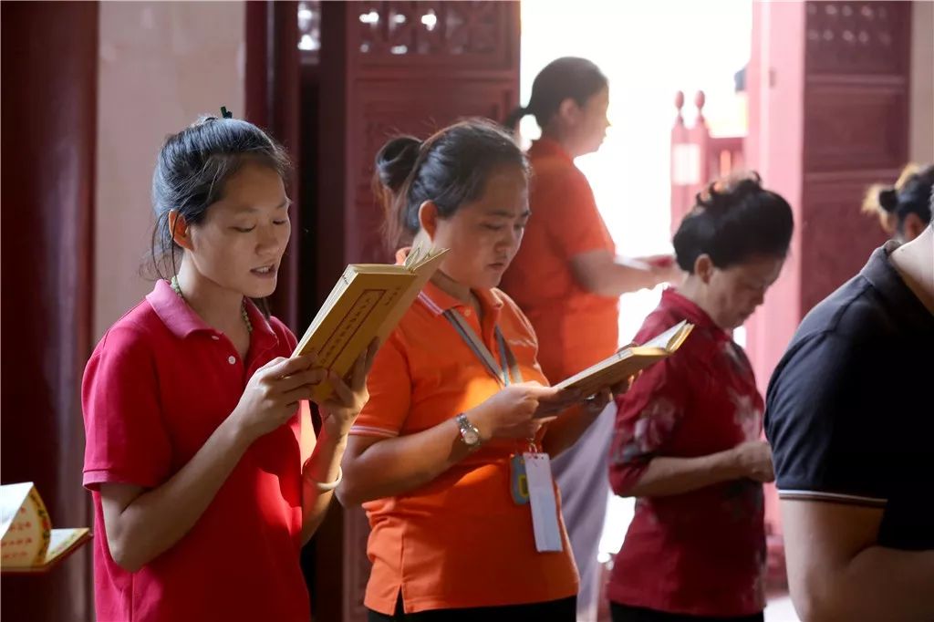 深圳弘法寺升国旗仪式：歌唱我们的祖国，感恩伟大的时代