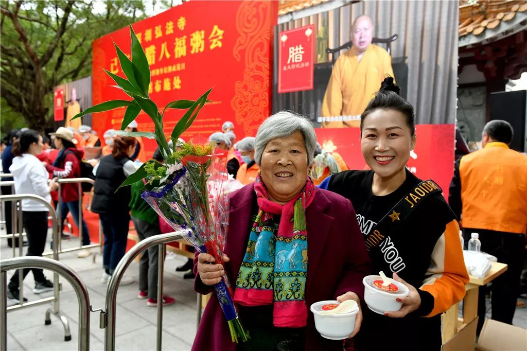 腊八暖粥，情满鹏城——释迦牟尼佛成道日弘法寺举办腊八福粥会