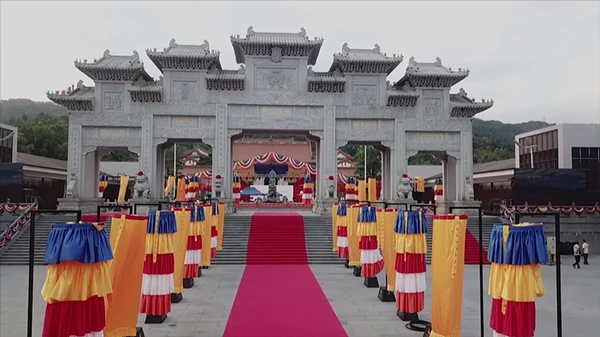 大会前夕：珠海普陀寺彩旗飘飘 处处透出喜庆氛围