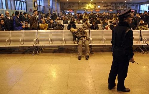 为陌生人祈福 与生命赛跑…这些僧人的暖心之举治愈了无数人