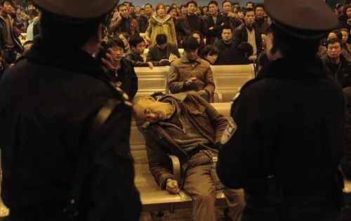 为陌生人祈福 与生命赛跑…这些僧人的暖心之举治愈了无数人