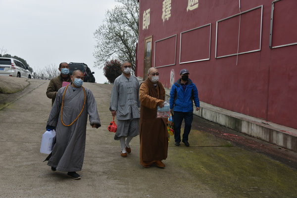 湖南佛协启动偏远山区中小寺院抗疫慈济行 (3).JPG