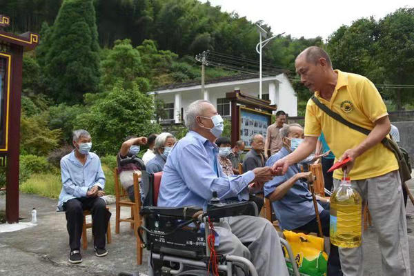 慈善行第十七站 资助炎陵县麻疯病村院 (2).jpg