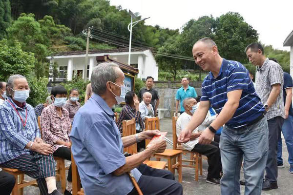 慈善行第十七站 资助炎陵县麻疯病村院 (3).jpg