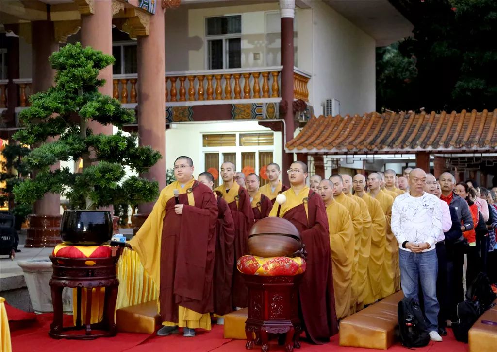 弘法寺隆重举行恭送本焕长老舍利赴湖北黄冈斗方禅寺永久安奉法会