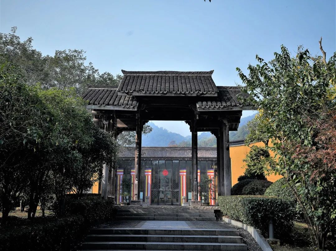 杭州佛教寺院：从紧急双暂停到安全有序开放