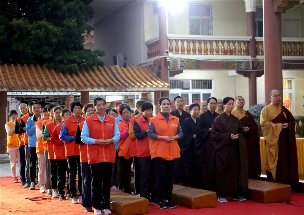 弘法寺隆重举行恭送本焕长老舍利赴湖北黄冈斗方禅寺永久安奉法会