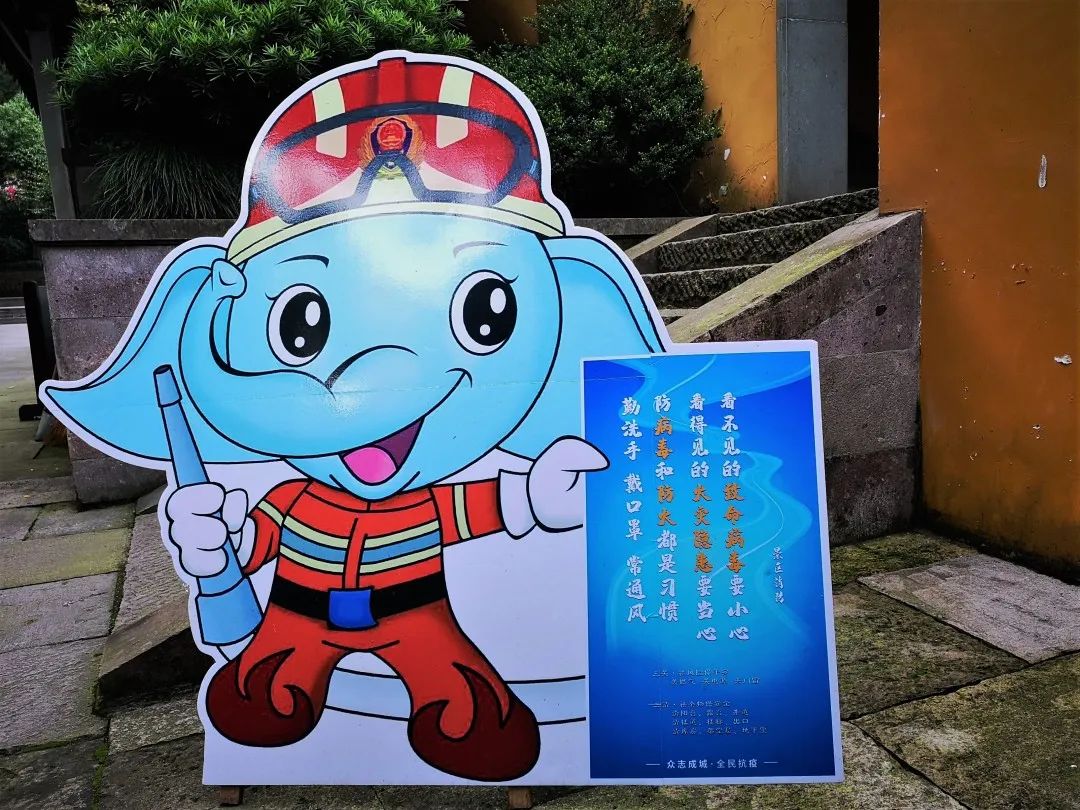 杭州灵隐寺恢复开放 喜迎八方游客 绷紧疫情防控这根弦