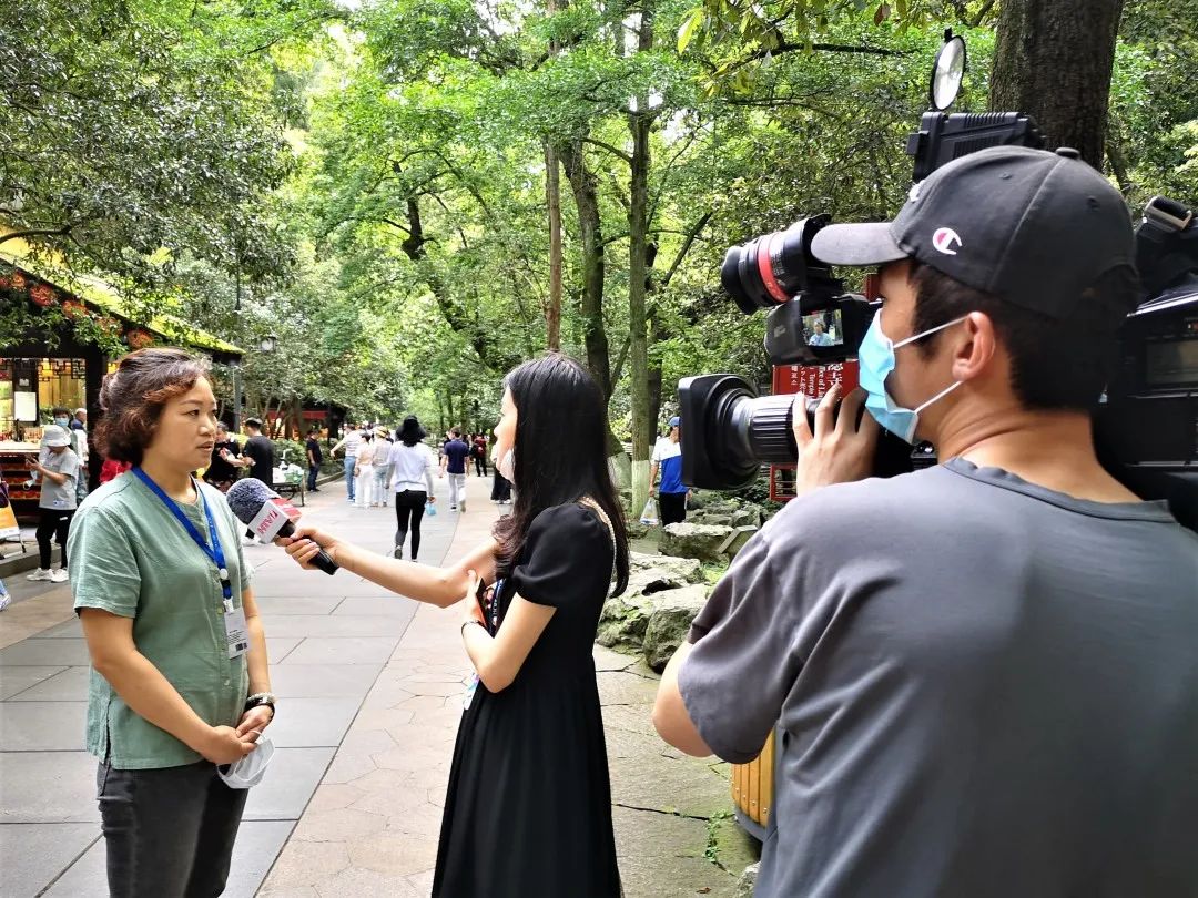杭州灵隐寺恢复开放 喜迎八方游客 绷紧疫情防控这根弦