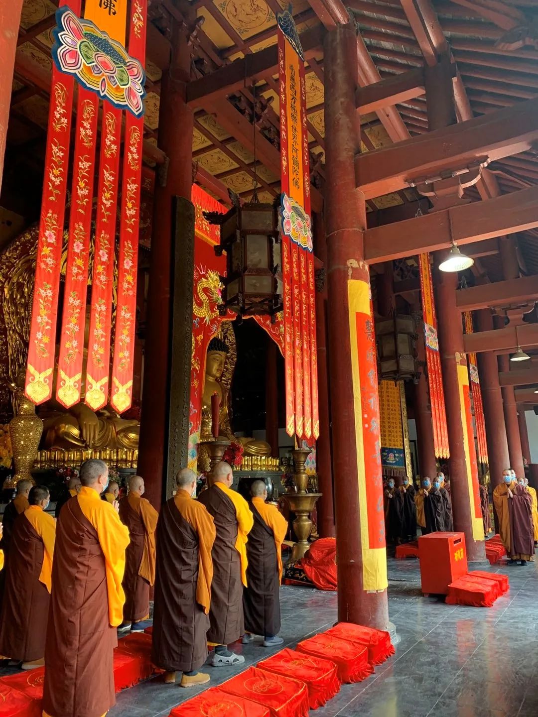 清明祭,大相国寺降半旗志哀,悼念烈士,缅怀同胞。