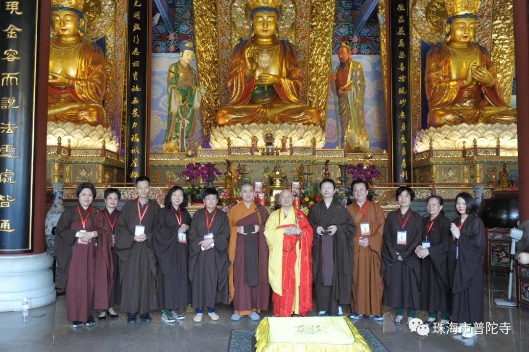 难行能行闭关三年真丈夫 发大愿大悲悯众生利人天