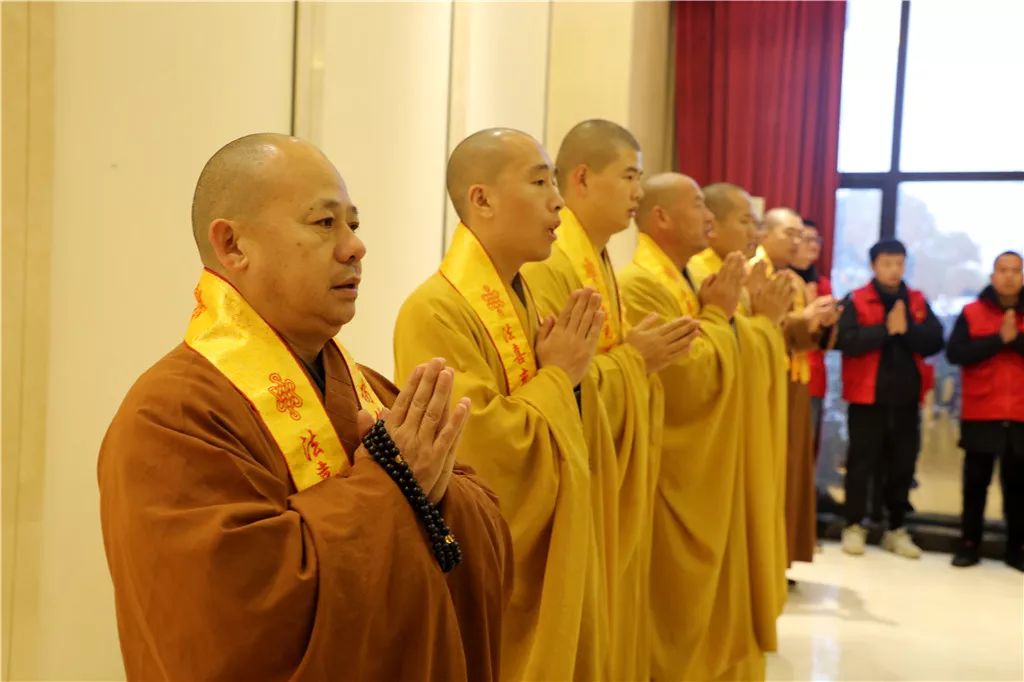 弘法寺隆重举行恭送本焕长老舍利赴湖北黄冈斗方禅寺永久安奉法会