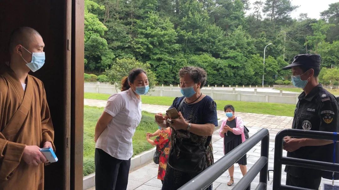 【雪窦时讯】实名+亮码+测温+口罩！雪窦山大佛景区有序开放啦