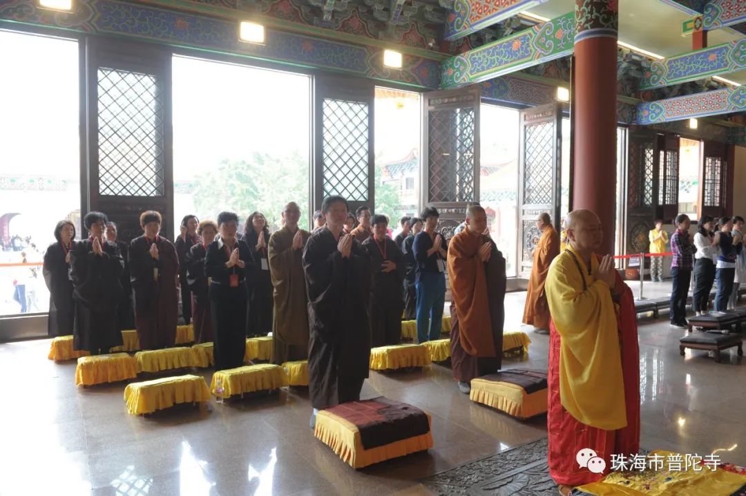 难行能行闭关三年真丈夫 发大愿大悲悯众生利人天