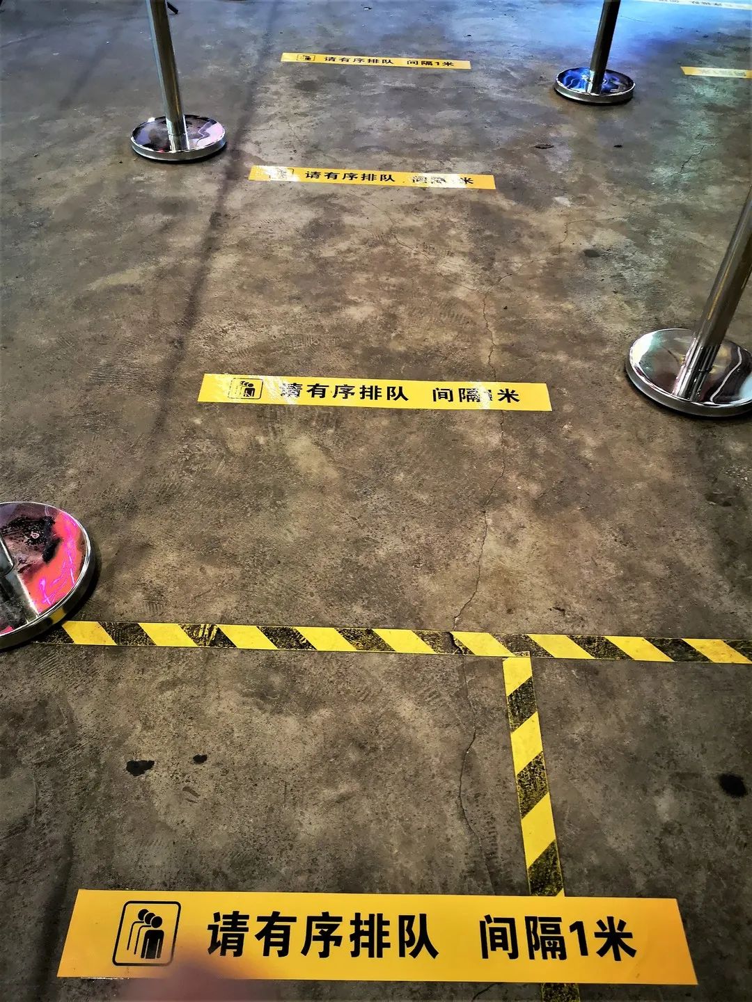 杭州灵隐寺恢复开放 喜迎八方游客 绷紧疫情防控这根弦