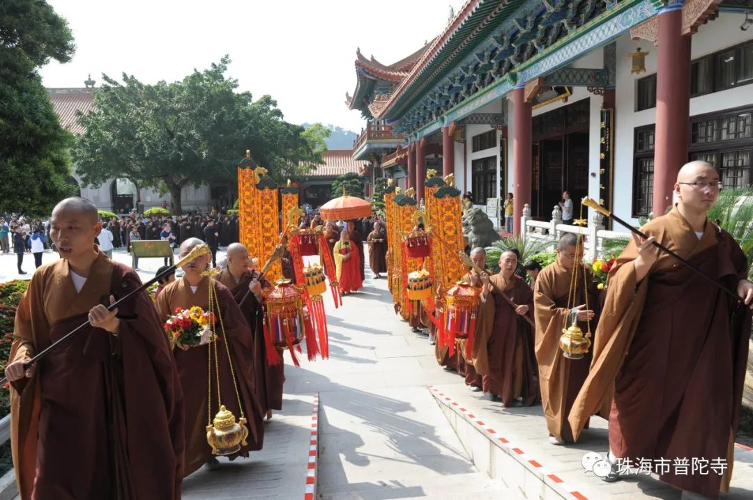 难行能行闭关三年真丈夫 发大愿大悲悯众生利人天