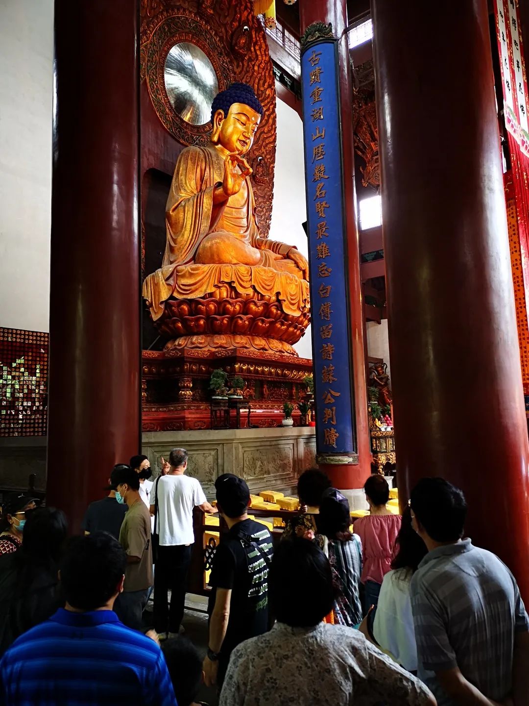 杭州灵隐寺恢复开放 喜迎八方游客 绷紧疫情防控这根弦