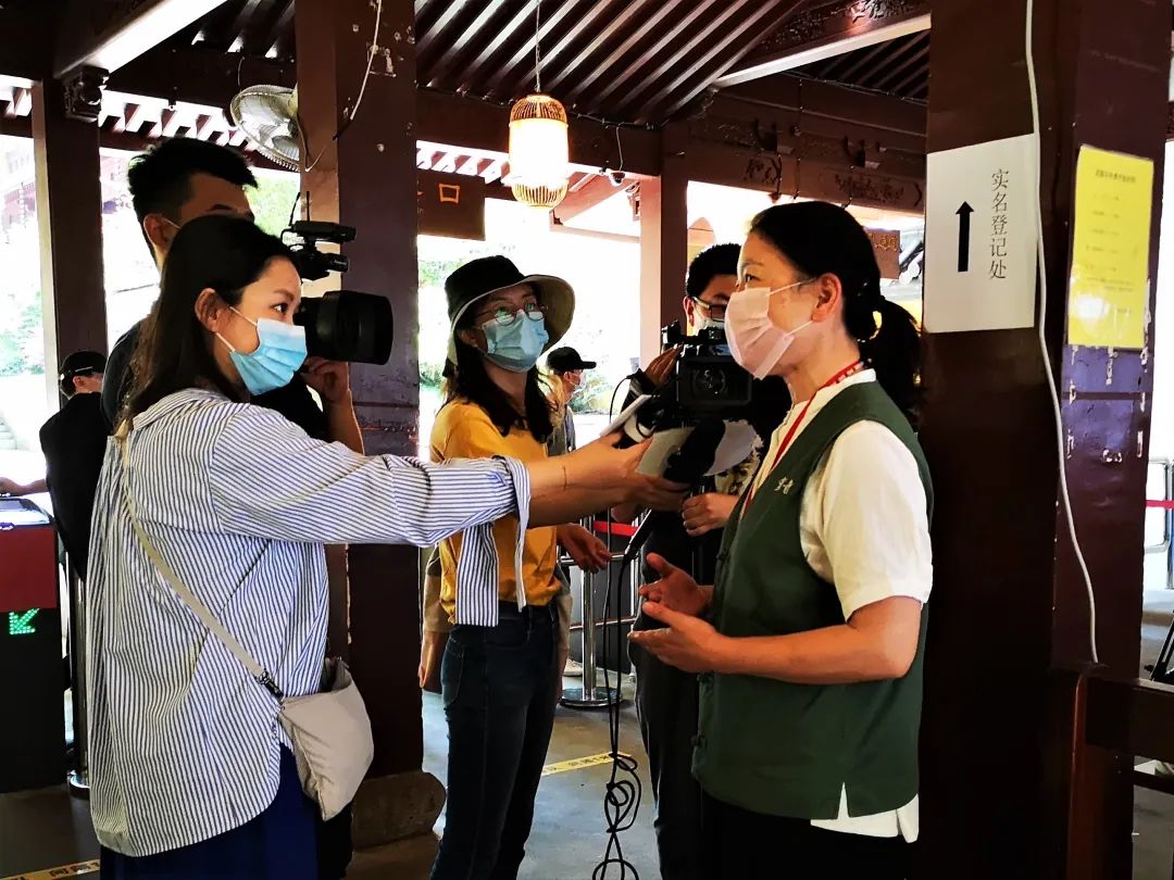 杭州灵隐寺恢复开放 喜迎八方游客 绷紧疫情防控这根弦