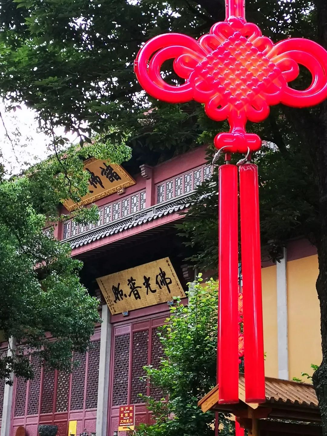 杭州灵隐寺恢复开放 喜迎八方游客 绷紧疫情防控这根弦