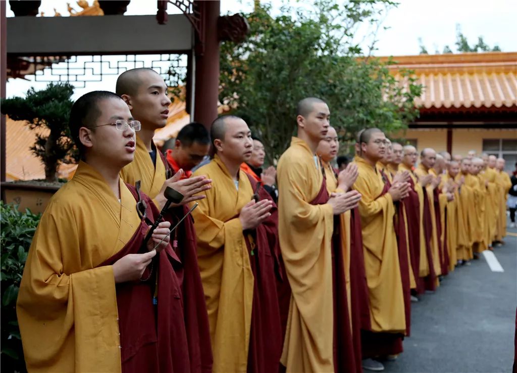 弘法寺隆重举行恭送本焕长老舍利赴湖北黄冈斗方禅寺永久安奉法会