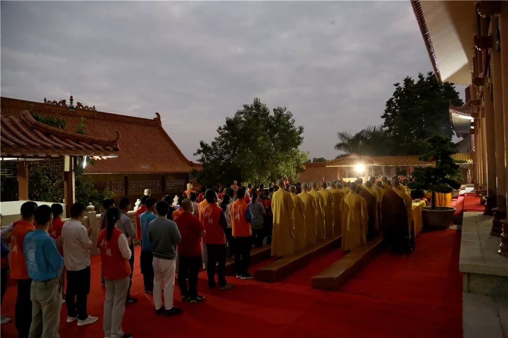 弘法寺隆重举行恭送本焕长老舍利赴湖北黄冈斗方禅寺永久安奉法会